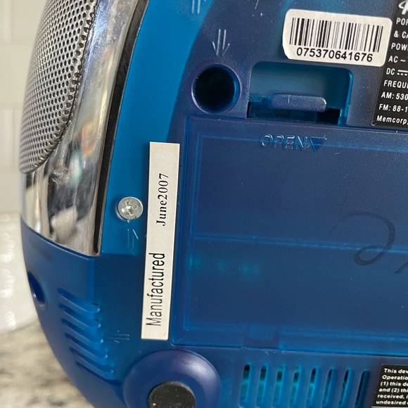 2007 Memorex radio, cd, cassette player boombox - Picture 4 of 5